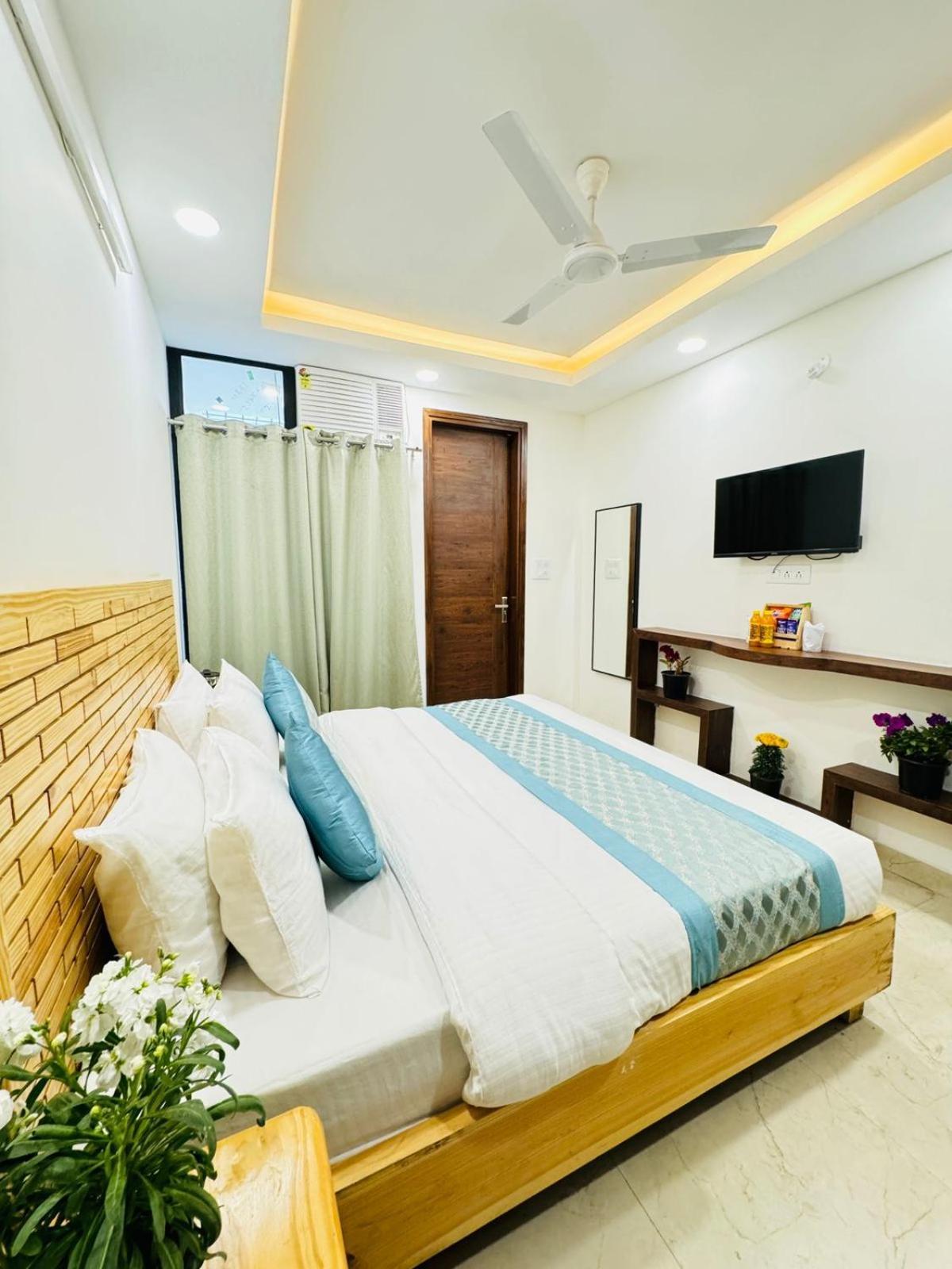 Hotel Ashram View Just 10 Minute Away Form Nizamuddin Railway Station Új-Delhi Kültér fotó