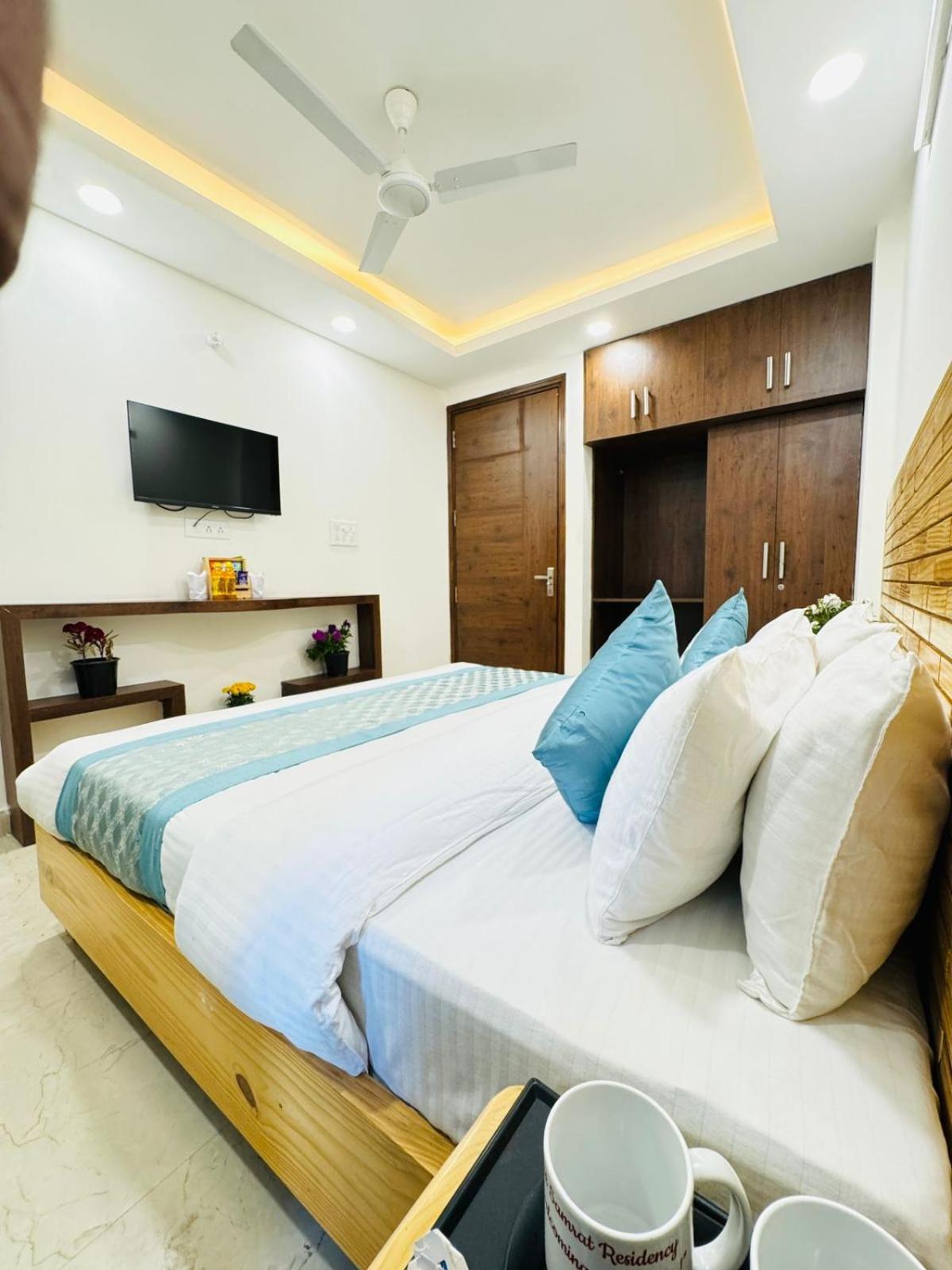 Hotel Ashram View Just 10 Minute Away Form Nizamuddin Railway Station Új-Delhi Kültér fotó