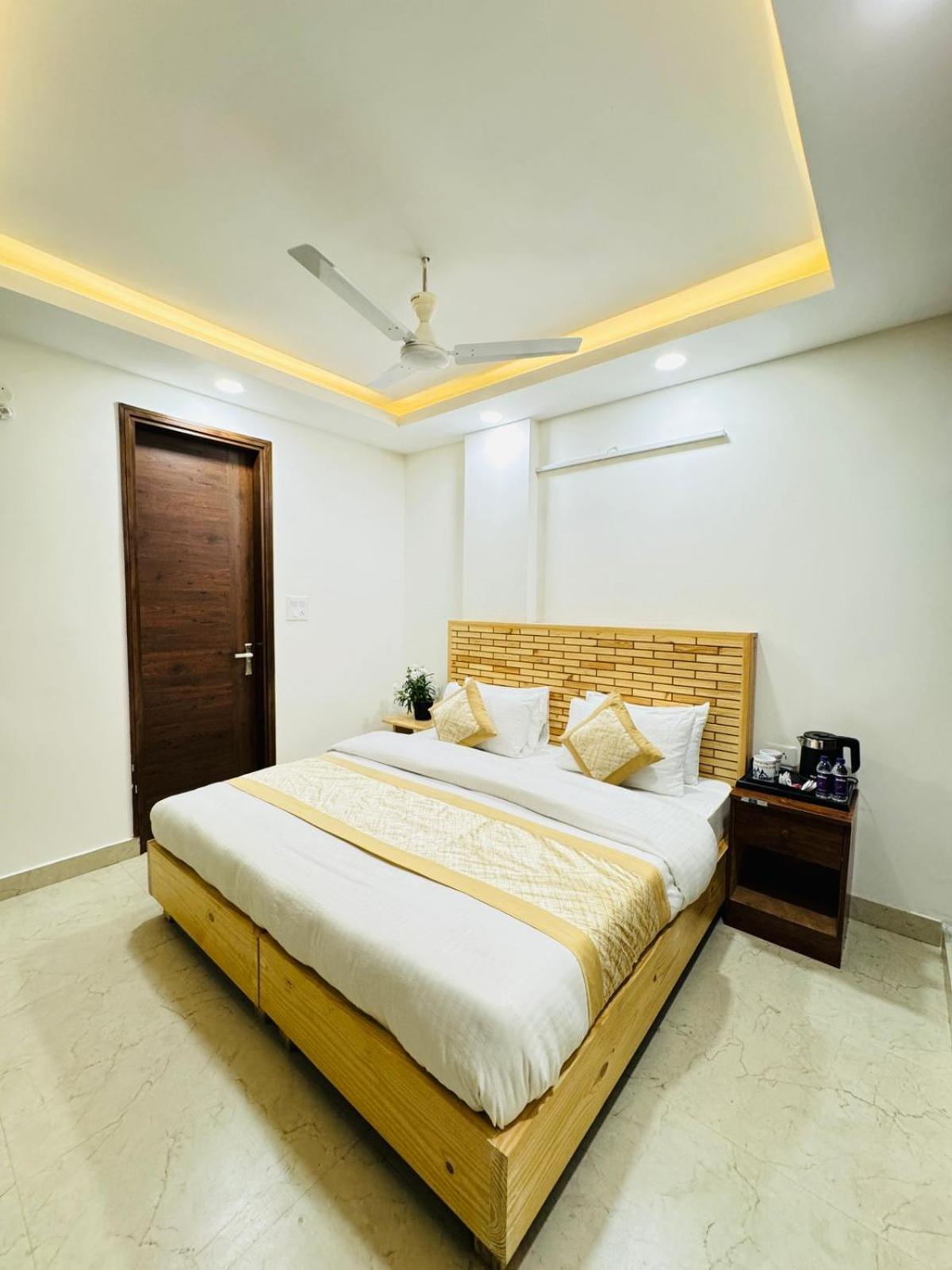 Hotel Ashram View Just 10 Minute Away Form Nizamuddin Railway Station Új-Delhi Kültér fotó