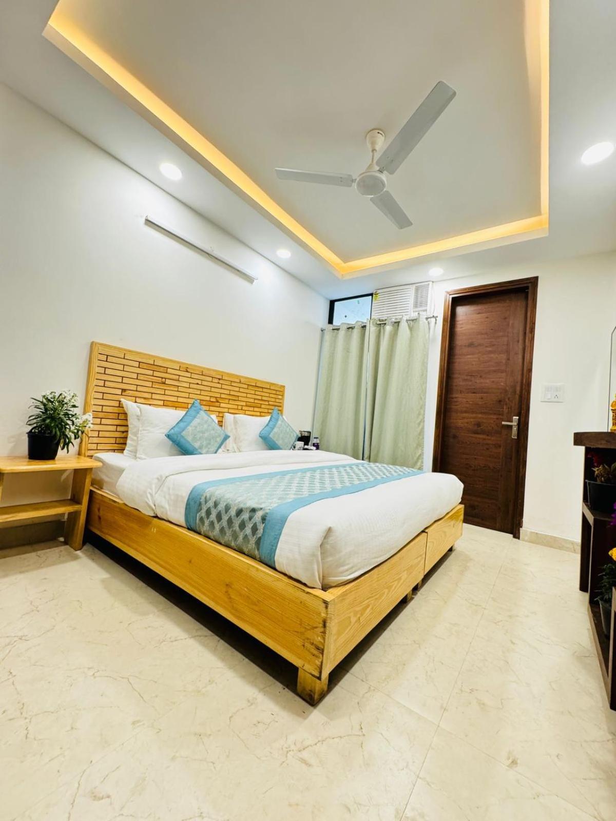 Hotel Ashram View Just 10 Minute Away Form Nizamuddin Railway Station Új-Delhi Kültér fotó